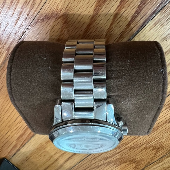 Michael Kors watch in silver - Picture 4 of 8